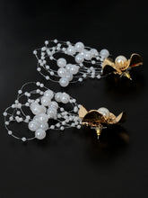 Load image into Gallery viewer, Flower Pearl Earrings
