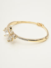 Load image into Gallery viewer, Floral Metallic Bracelet
