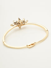 Load image into Gallery viewer, Floral Metallic Bracelet
